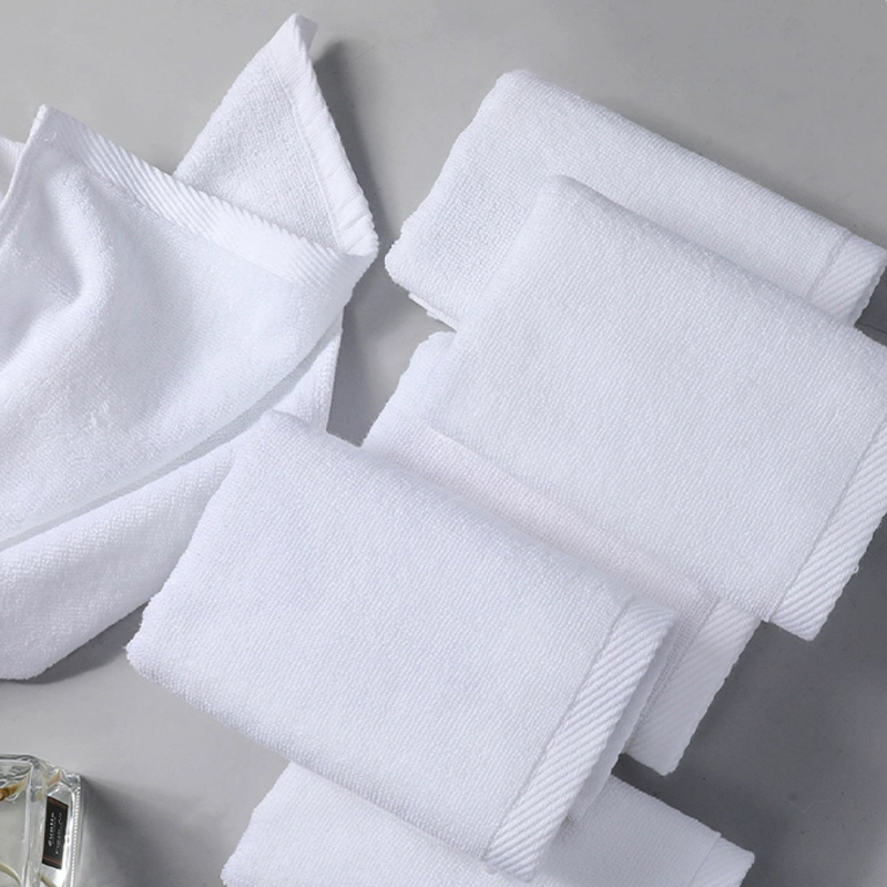 Serviettes à main de l'hôtel blanc à double boucle de coton peigné